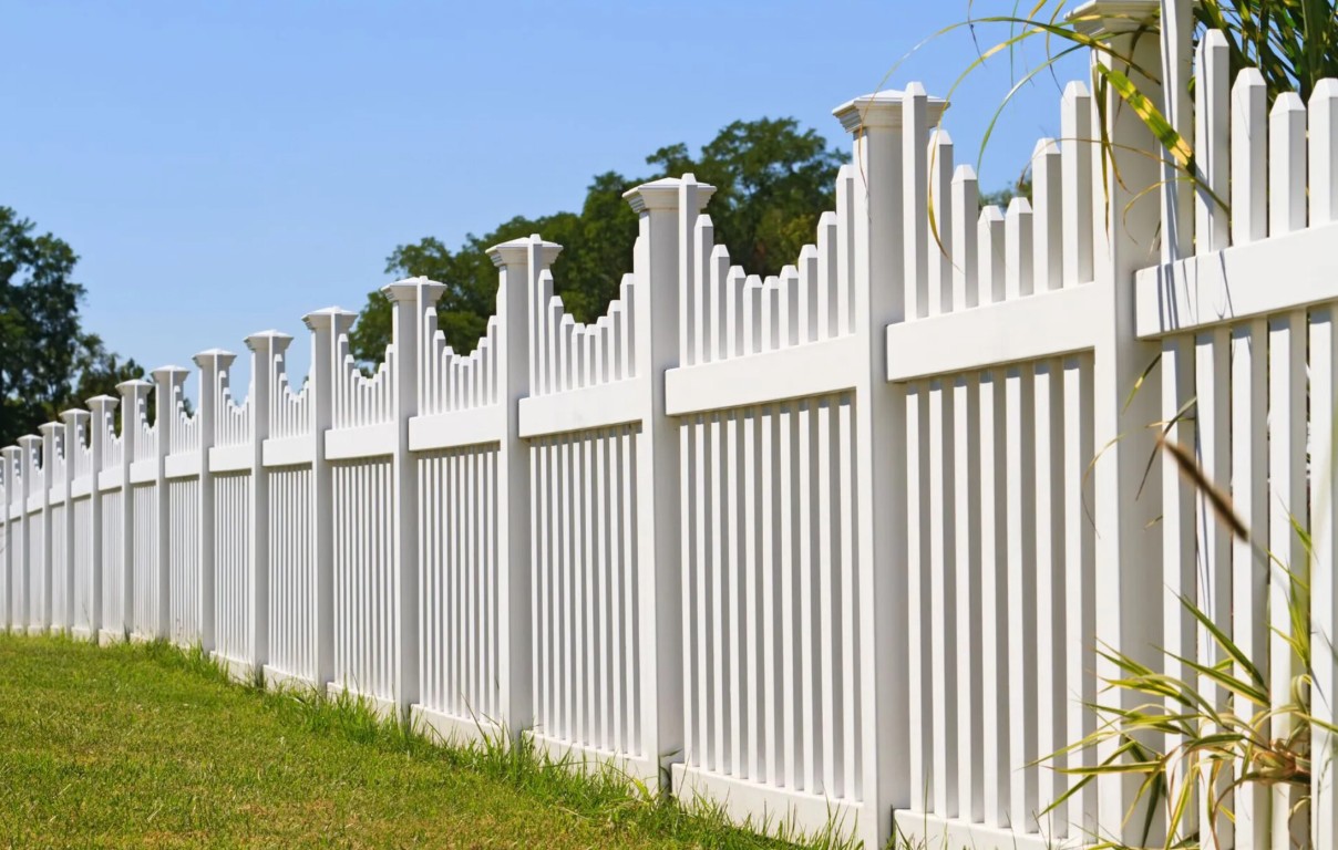 Beautiful white picket fence design in Gardena
